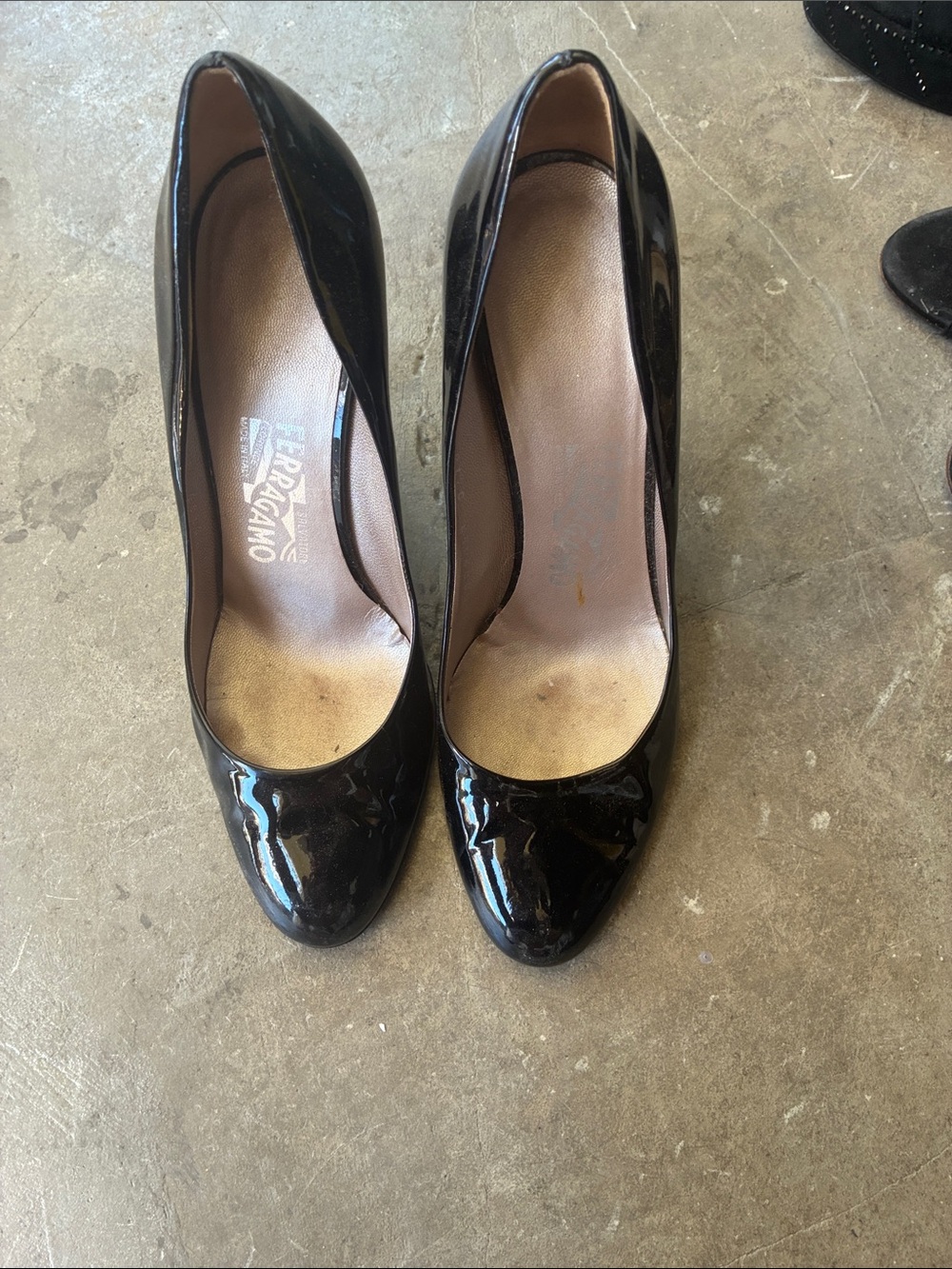 Ferragamo Patent black Pumps